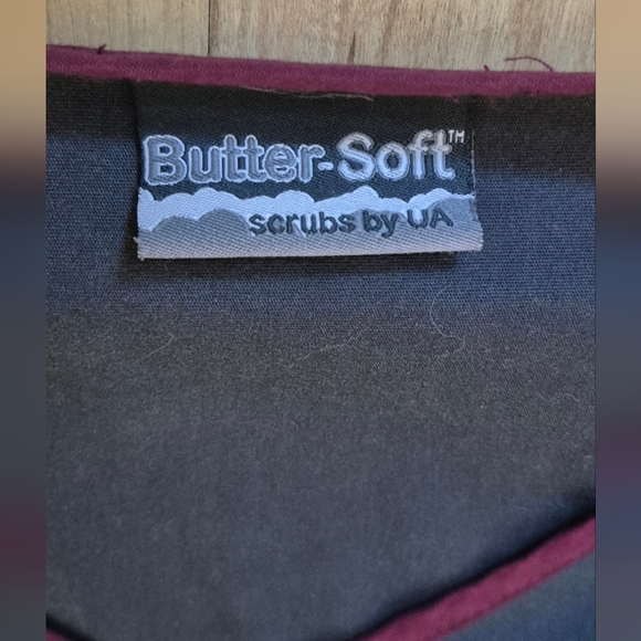 Small Scrub Top - Picture 3 of 3